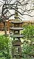 Lanterne en forme de pagode au Jōchi-ji.