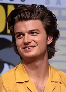 Joe Keery interprète Steve Harrington.