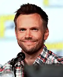 Joel McHale dans le rôle de Jeff Winger