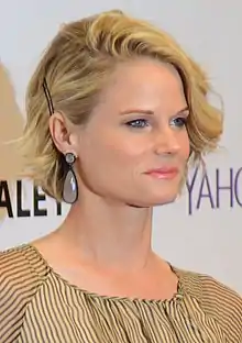 Joelle Carter interprète Ava Crowder