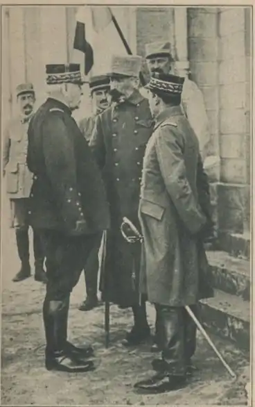 Le général de Bazelaire, défenseur de la Cote 304 à Verdun (au centre), avec le général Joffre (1916).