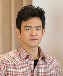 John Cho interprète Demetri Noh