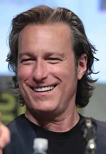 John Corbett dans le rôle du Dr Dan Covey.