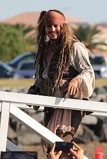 Johnny Depp dans son costume de Jack Sparrow, lors du tournage du cinquième film.