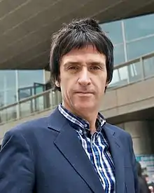 Description de l'image Johnny_Marr_University_of_Salford_2012_crop.jpg.