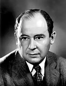 Portrait de John von Neumann, de face.