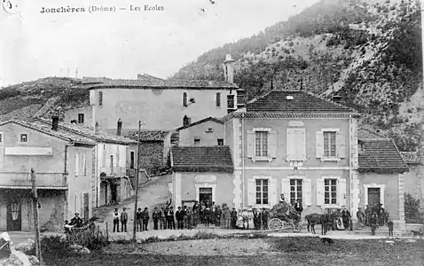 Le village de Jonchères (Drôme) dans les années 1900.