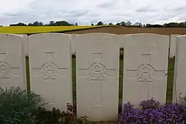 Tombes de 3 soldats du 16è Lancashire Fusiliers tombés le 2 octobre 1918 lors de la prise de Joncourt.