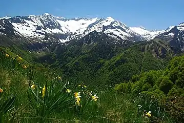 Du col d'Agnes, vue sur les cirques du Garbettou, du Garbet et sur la pique Rouge de Bassiès.