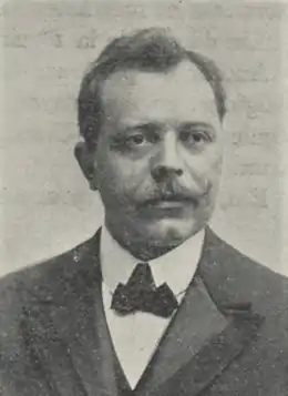 Portrait de Joseph Brenier en noir et blanc.
