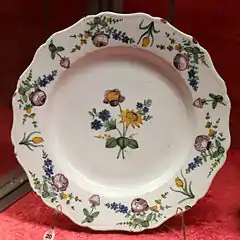 Assiette à décor floral, Joseph Fauchier.