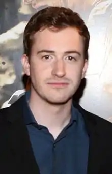 Joseph Mazzello dans le rôle de Paul Begala