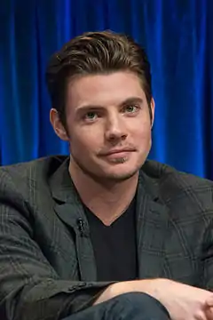 Josh Henderson dans le rôle de John Ross Ewing III