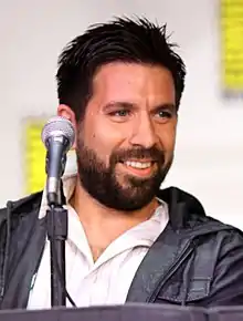 Joshua Gomez interprète Morgan Grimes.