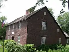 Josiah Day House (en), construite en briques vers 1745 à West Springfield (Massachusetts).