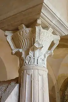 Chapiteau de la crypte de Notre-Dame de Jouarre