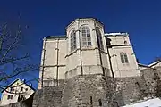 Murs et chapelle bâtis sur les anciennes fortifications;