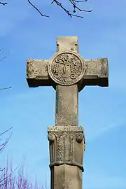 Croix du parvis de l'église.