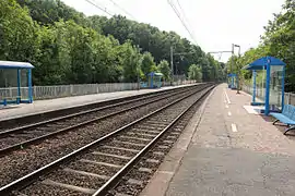 Les quais et les voies vus en direction de Chartres.