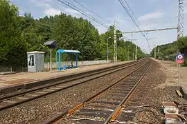 Les quais et les voies vus en direction de Paris.