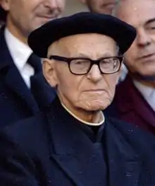 Photographie d'un homme âgé avec un béret basque.