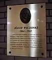 Plaque commémorative au Collegium Biologicum de l'Université Adam-Mickiewicz de Poznań