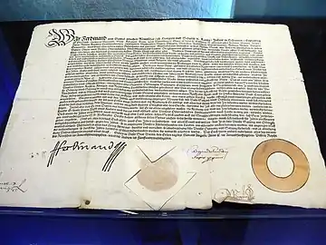 Document où l'empereur Ferdinand Ier ordonne aux Juifs (hommes, femmes, enfants) de porter une rouelle jaune comme marque distinctive sur leurs vêtements, 1er août 1551.