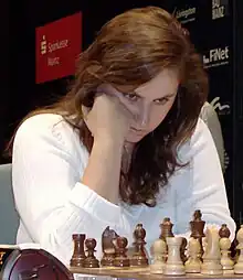 Judit Polgár, hongroise, dite « la Reine des Échecs », grand maître international d'échecs à quinze ans.