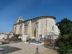 L'abside et le cimetière