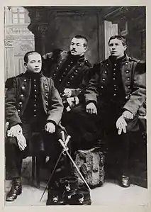 Jules Bonnot (au centre) durant son service militaire.