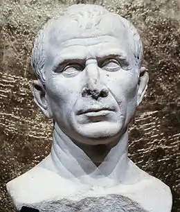 Buste représentant Jules César, découvert en 2007 dans le Rhône à Arles (France).