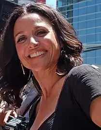 Julia Louis-Dreyfus recevant son étoile au Hollywood Walk of Fame en 2010.