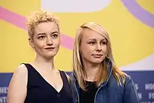 Julia Garner et Kitty Green à la Berlinale 2020.