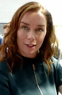 Julianne Nicholson interprète Lori Ross.