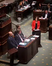 La députée fédérale du groupe PS, Julie Fernandez Fernandez, interpelle le Premier ministre Charles Michel à la Chambre des Représentants.
