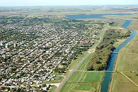 Vue aérienne de Junín et du Río Salado.