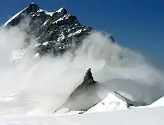 La Jungfrau et son sommet secondaire la Wengen Jungfrau.