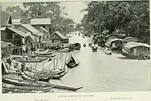 Maisons sur pilotis, maisons flottantes et bateaux à Bangkok en 1905