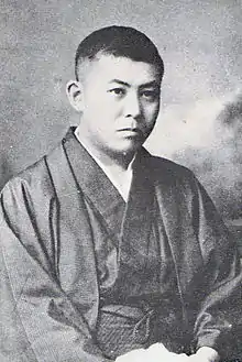 Jun'ichirō Tanizaki, auteur de Éloge de l'ombre (1933).
