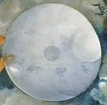 détail d'une peinture montrant une sphère translucide émaillée de dessins de couleur plus sombre.