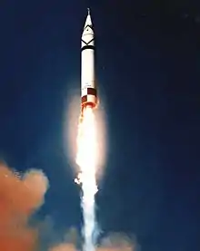 Photographie du premier lancement du missile Jupiter.