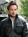 Justin Chatwin dans le rôle de Steve Wilton / Jimmy Lishman.