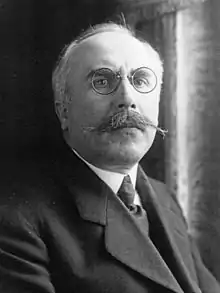 Justin Godart, sous-secrétariat d'État du ministère de la Guerre, chargé de la direction du Service de santé militaire de 1915 à 1918.