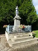 Poilu au repos (monument aux morts)