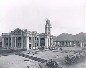 La gare de Kowloon et la tour de l'horloge en 1914.