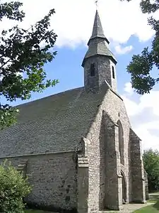 L'église et son clocher.