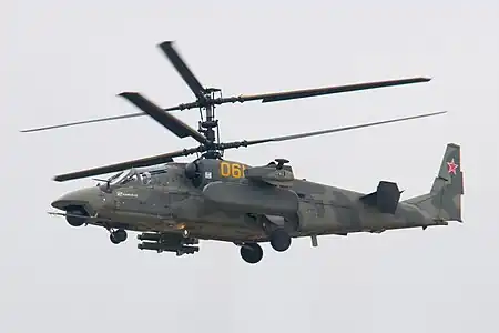Ka-52 en vol hélicoptère d'attaque biplace