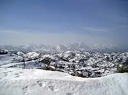 Paysage de montagnes enneigées en Kabyli.e