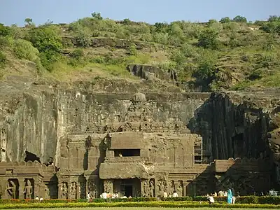 La façade du temple central.