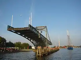 Le pont Kaiser-Wilhelm ouvert